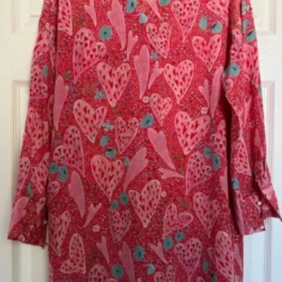 Beautiful Heart Print 100% silk button down shirt - Picture 5 of 7